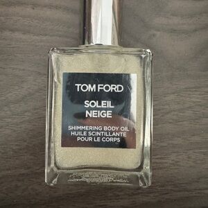 NWOT Tom Ford shimmering body oil